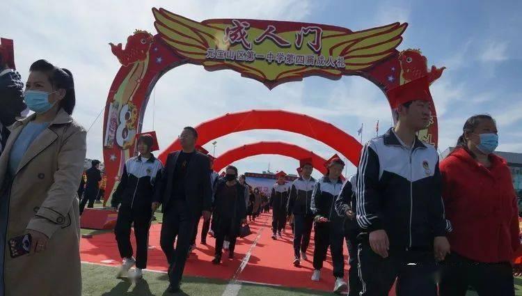 内蒙古海拉尔现“寒夜灯柱”奇观:光柱竖立夜空如科幻大片